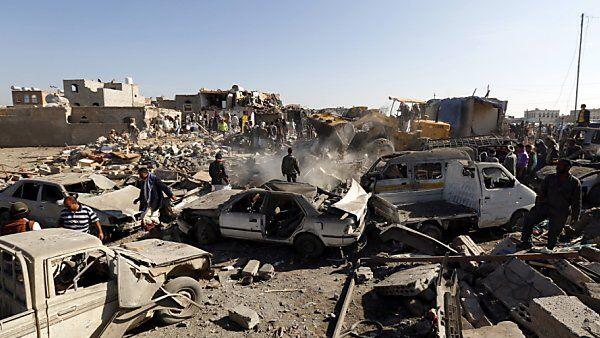 Wieder Luftangriffe in Sanaa