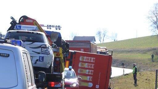 Bier-Lkw kippt um