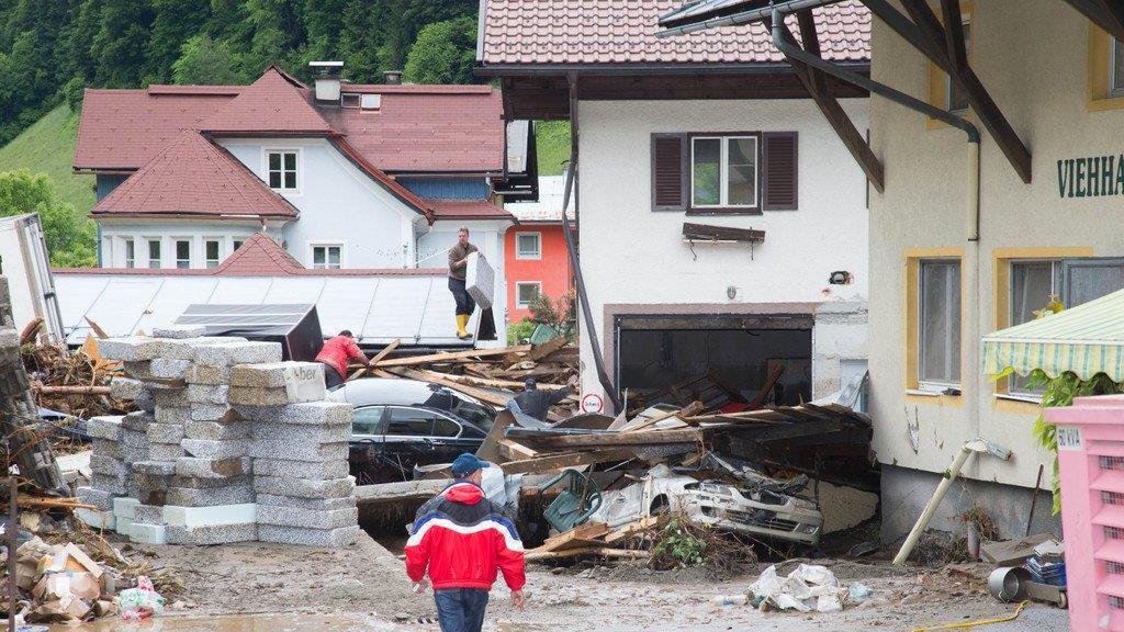 Aufräumarbeiten in Hüttau