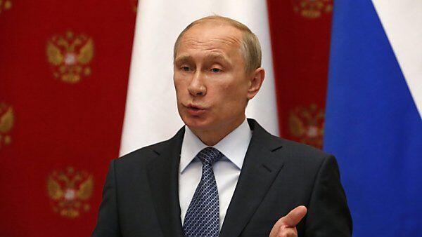 Putin nahm die Einladung aus Frankreich an