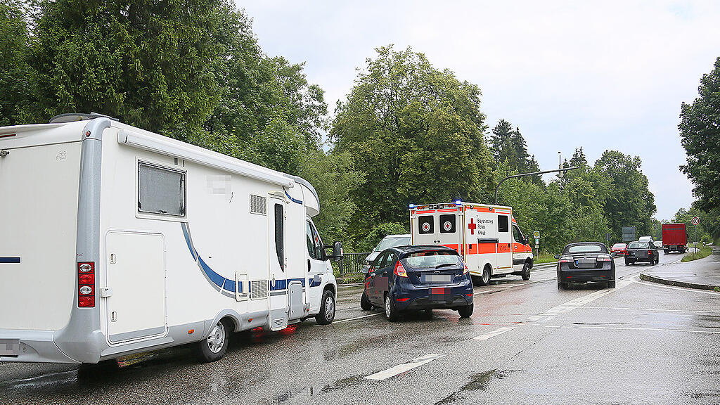 Zwei Frauen wurden bei dem Unfall verletzt.
