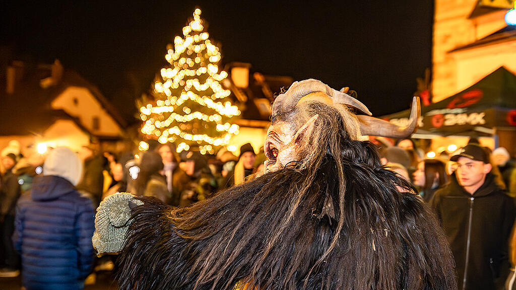 Krampuslauf im Ortszentrum, Großgmain