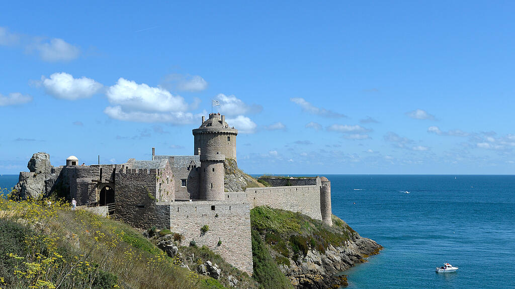 In der Kapelle des Fort La Latte in der Bretagne findet sich die Heiligenstatue.