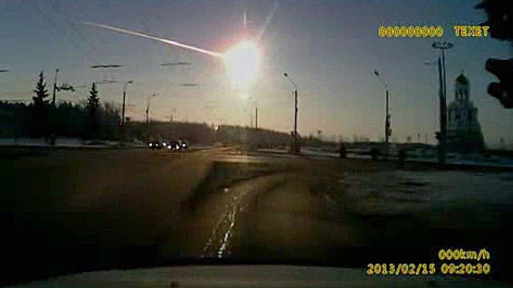 Meteorit schlägt in Russland ein: Bilder von Amateurfilmern