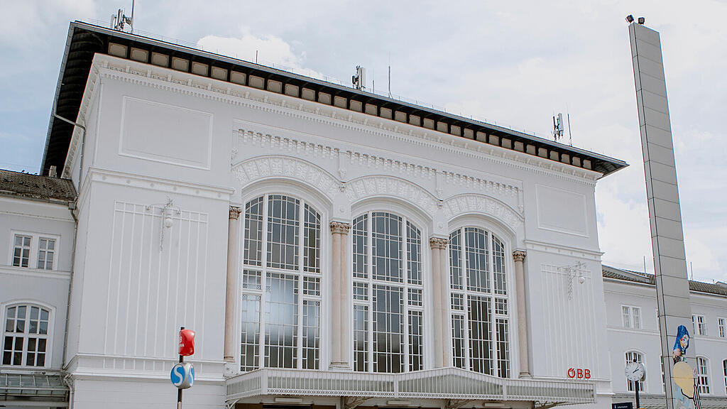 SB, Hauptbahnhof Salzburg, Bahnhofsvorplatz, Hauptbahnhof, Bahnhof Salzburg