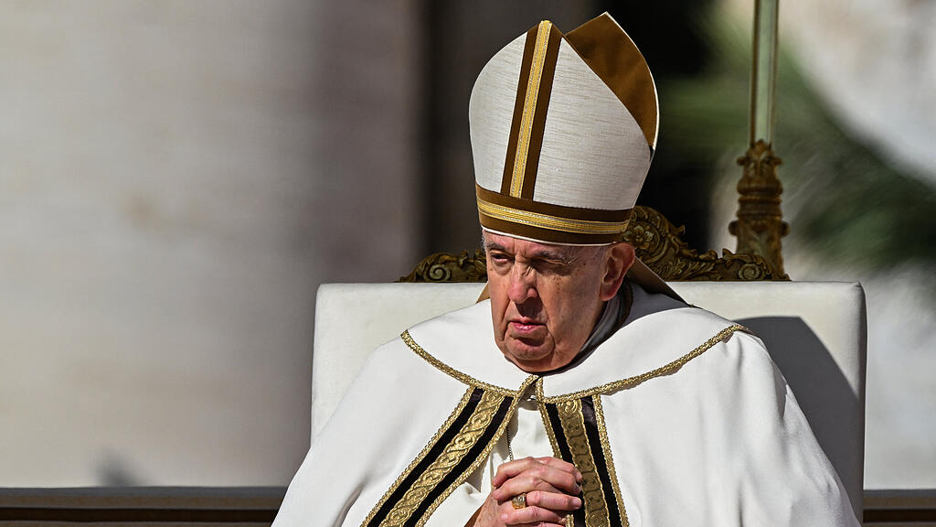 Papst erteilt Segen "Urbi et Orbi"