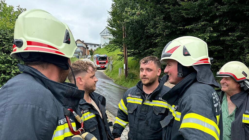 Autobrand in Tiefgraben