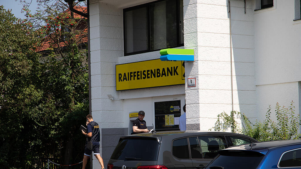 Bank\u00fcberfall in Liefering