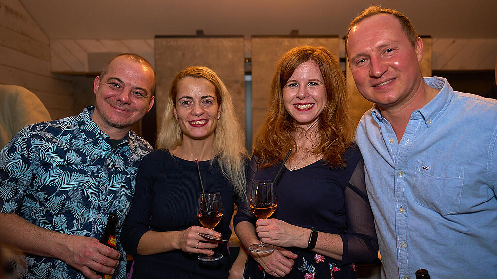 \u00dc30 DE LUXE SINGLE PARTY