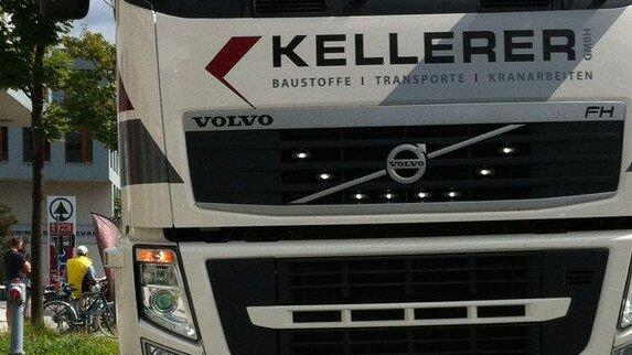 Radfahrerin von Lkw überrollt