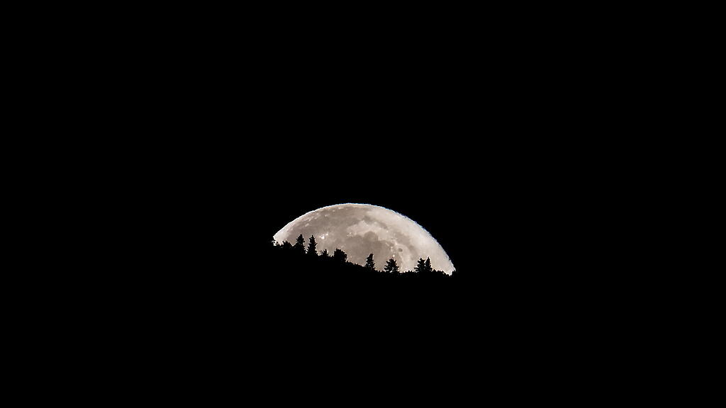 Supermond über Salzburg