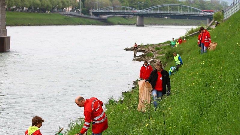 Reinigung der Salzachufer