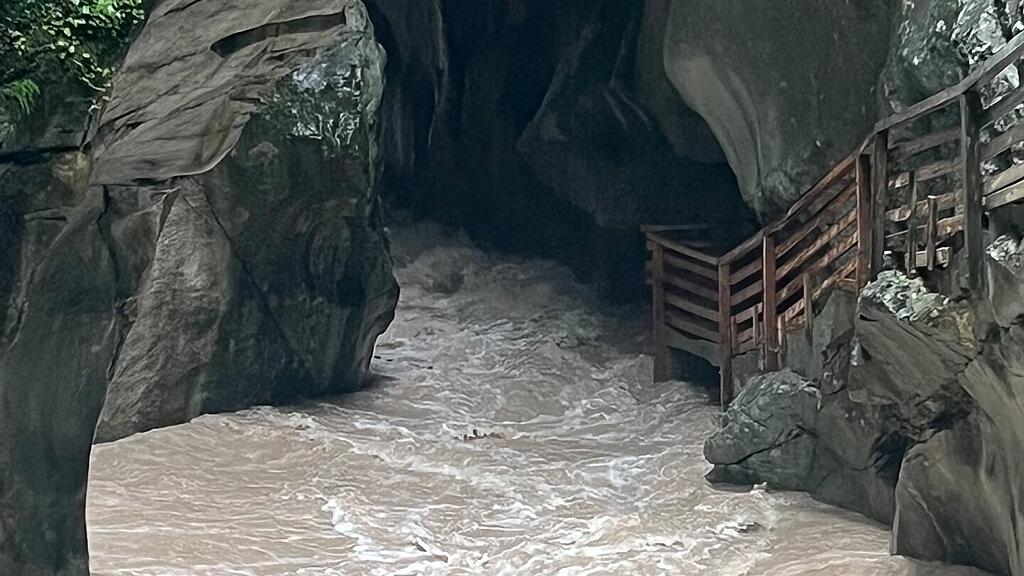 Wassermassen lassen Pegel steigen: Beliebte Lammerklamm geschlossen