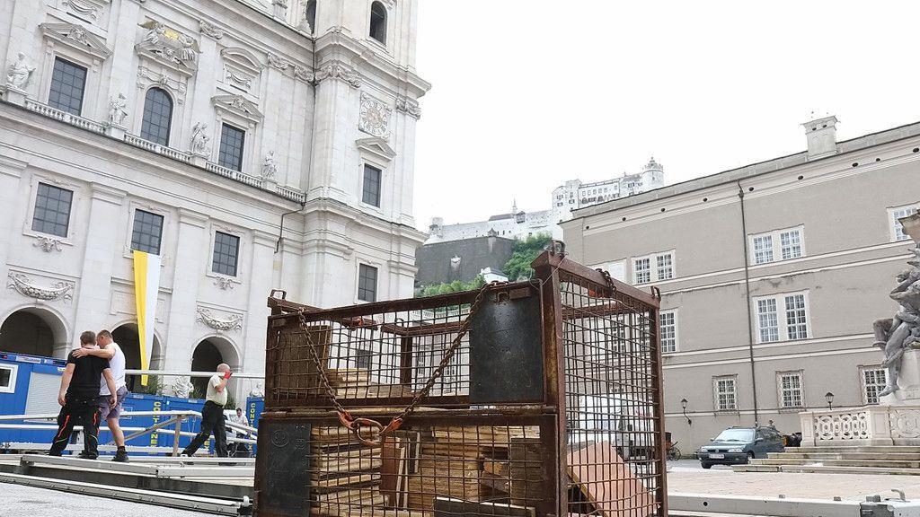 Aufbauarbeiten für Grönemeyer-Konzert am Residenzplatz