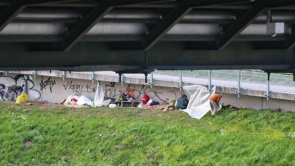 Bettlerlager unter Karolinenbrücke