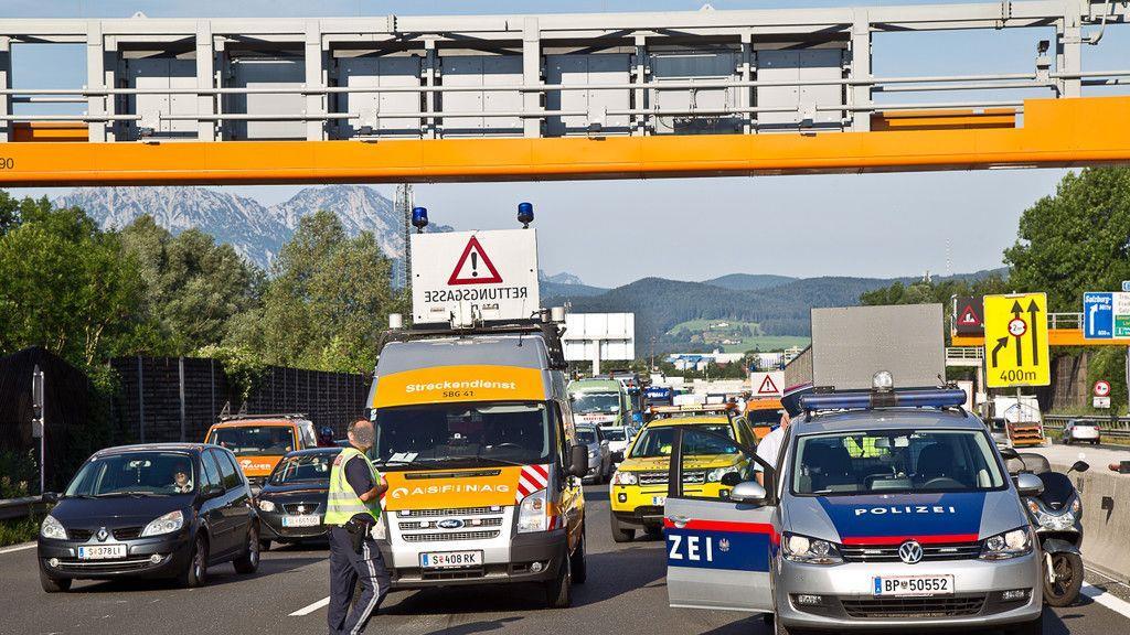 Unfall mit Pkw und zwei Bussen bei Anschlussstelle Hagenau
