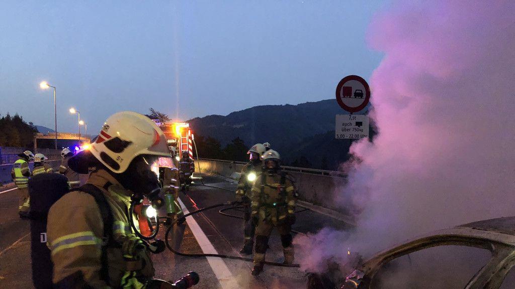 Pkw-Brand auf der A10