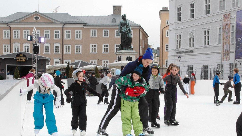Stöckl und Kids testen Kunsteis