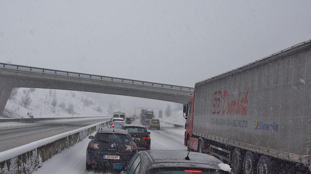 Auf der A1 ging am Dienstag teilweise nichts mehr.