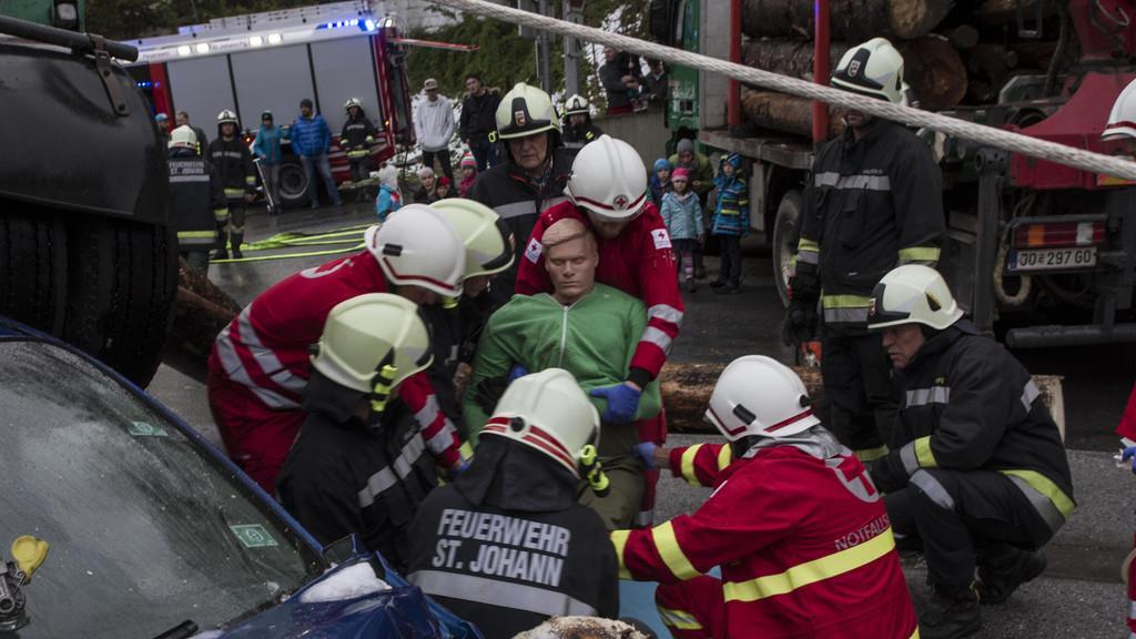 Schauübung der Rettungskräfte in St. Johann