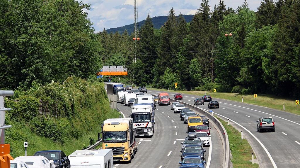 Stau am Pfingstsamstag in Salzburg II