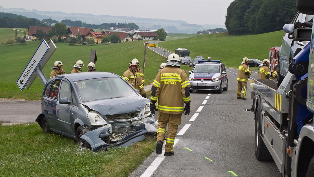 L206: Vier Verletzte nach Frontalcrash
