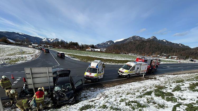 Kreuzungs-Crash in Strobl