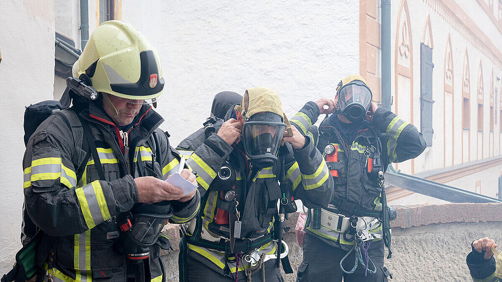 Feuerwehr-Übung auf der Festung, II