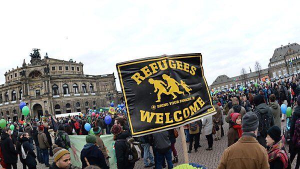 Symbolische Demo gegen Pegida-Treffen