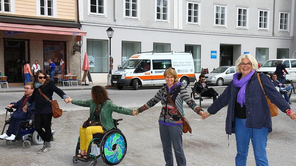 Menschenkette am Residenzplatz