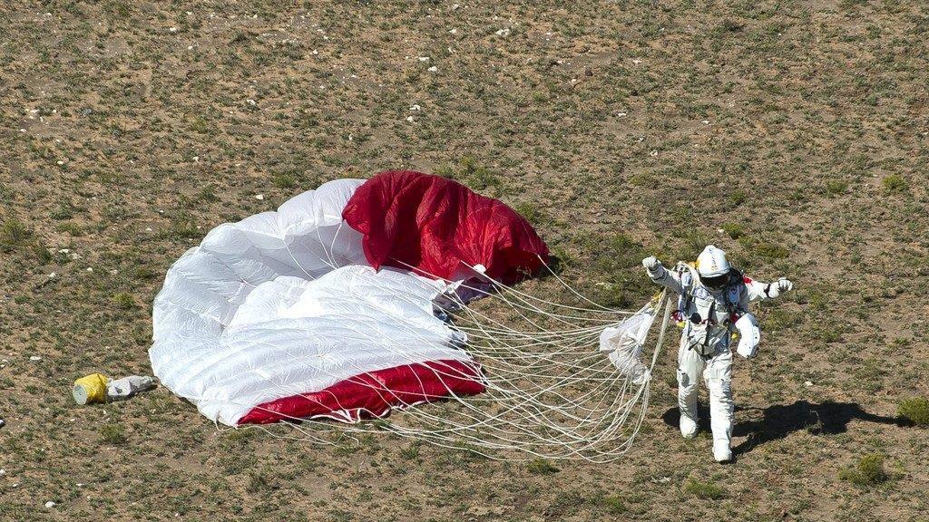 Der Stratos-Sprung von Felix Baumgartner (EPA)