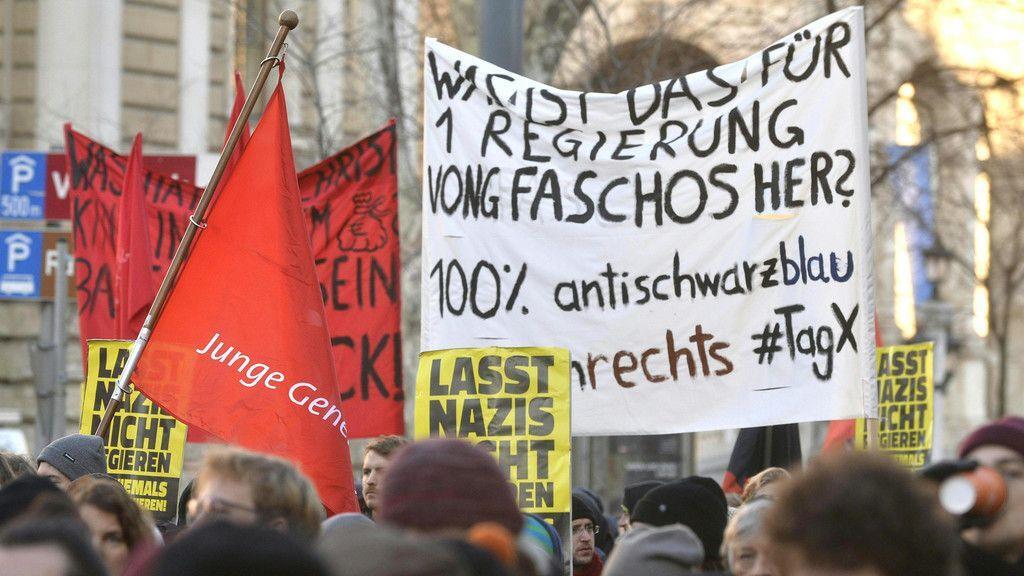 Demonstration gegen neue ÖVP/FPÖ-Regierung in Wien