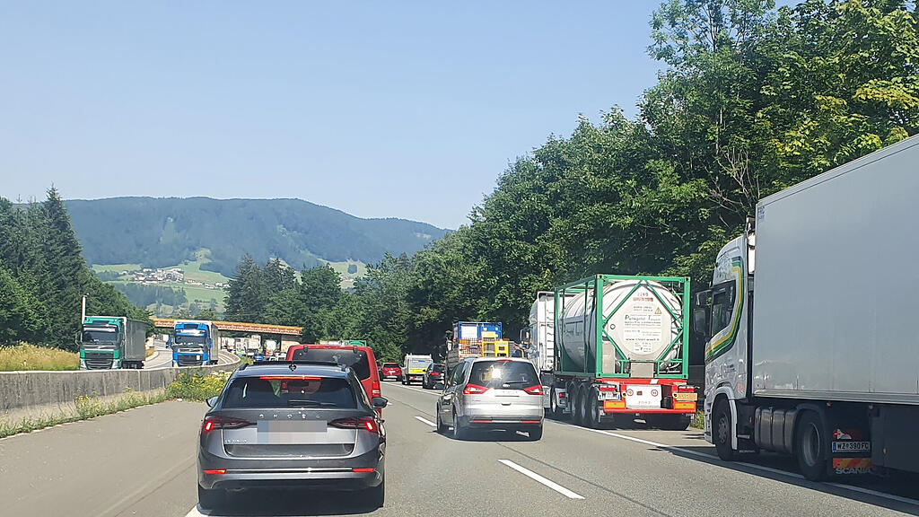 Pkw contra Lkw bei Mondsee
