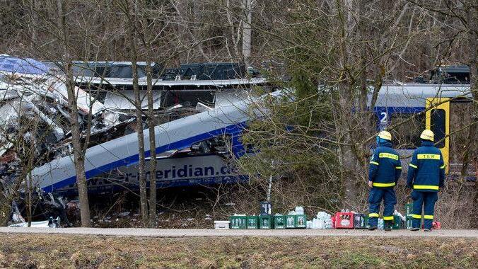 Zugunglück in Bad Aibling: Aufräumarbeiten
