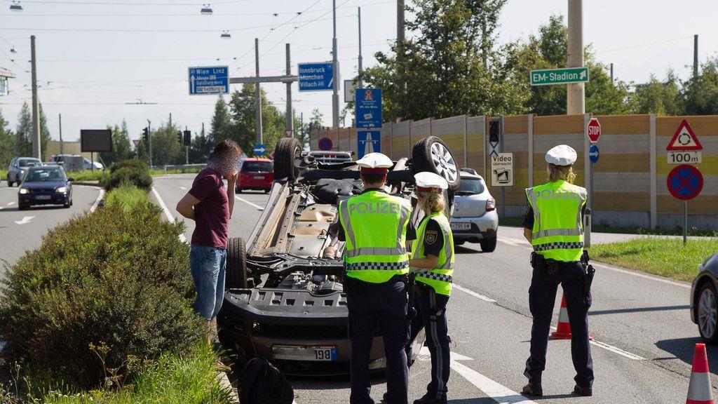 Pkw-Überschlag in der Münchner Bundesstraße