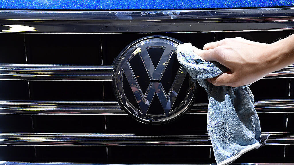 VW poliert sein hier im Bild zu sehendes altes Logo auf