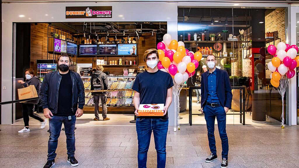 Bild1_FORUM_1_Eroeffnung_DunkinDonuts_c_Wildbild.jpg