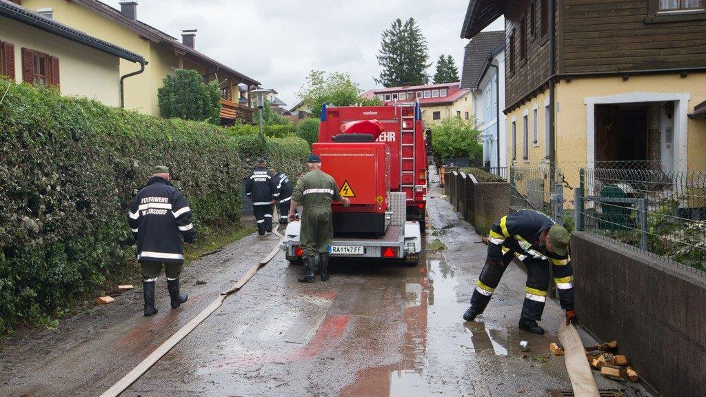 Aufräumarbeiten in Oberndorf, I