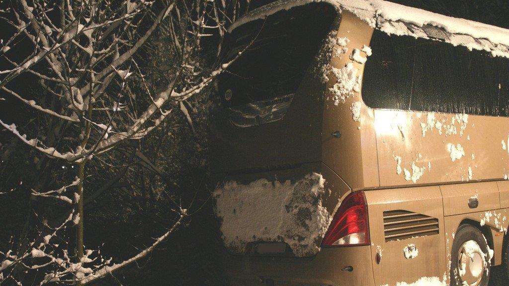 20 Verletzte bei Busunfall
