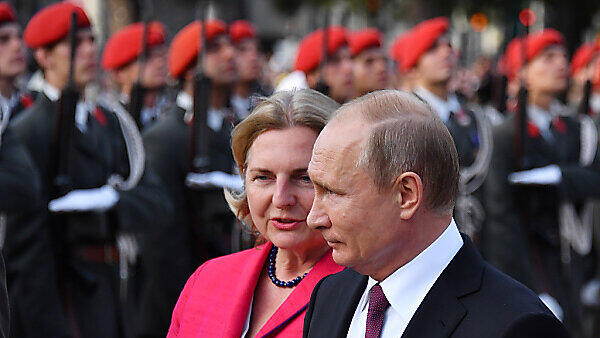 Putins Hochzeitbesuch lässt die Wogen hochgehen