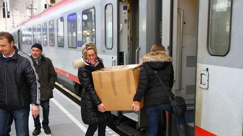 Salzburger Demonstranten am Weg nach Wien