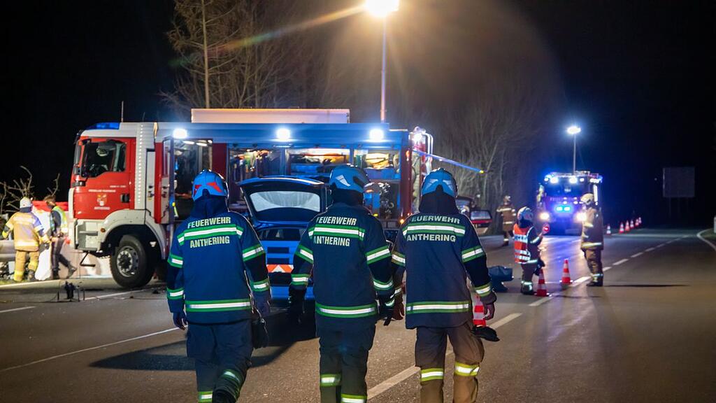 Drei Tote bei Crash nahe Anthering
