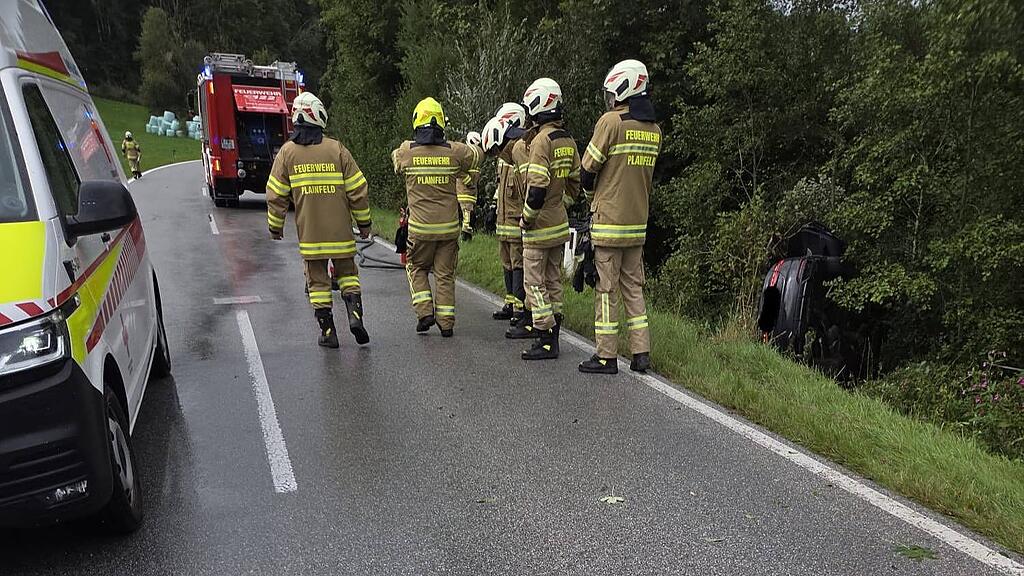 Zwei Verletzte bei Auto-Überschlag in Plainfeld