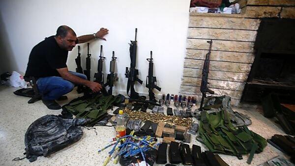 Die Waffen wurden bei Razzia ausgehoben