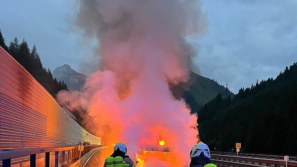 Fahrzeugbrand A10 Zederhaus