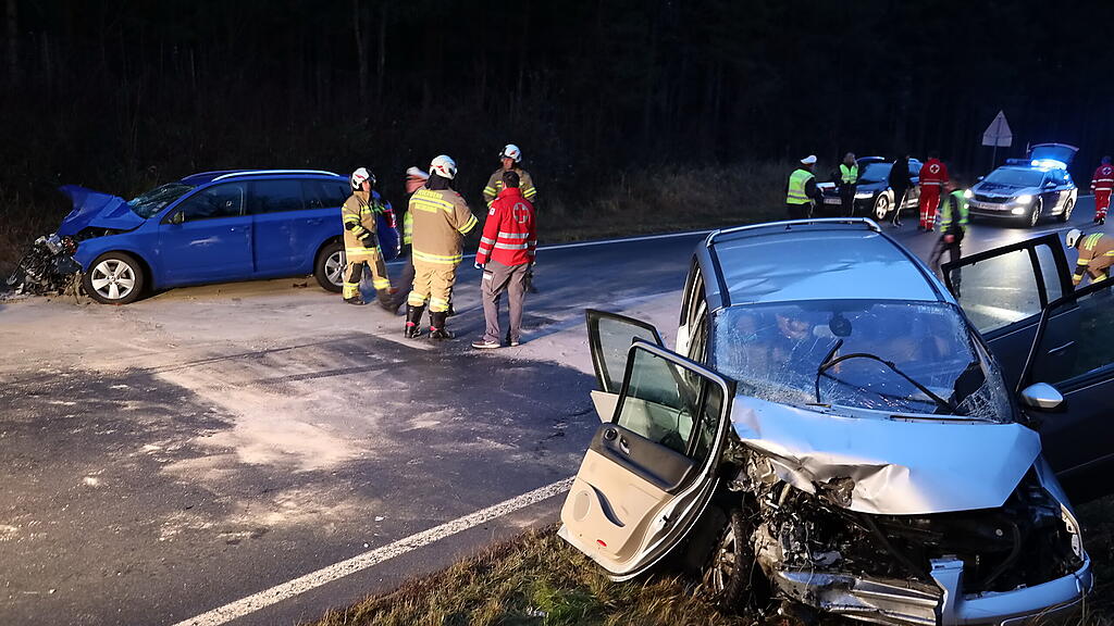 Frontalcrash auf B156 in Anthering