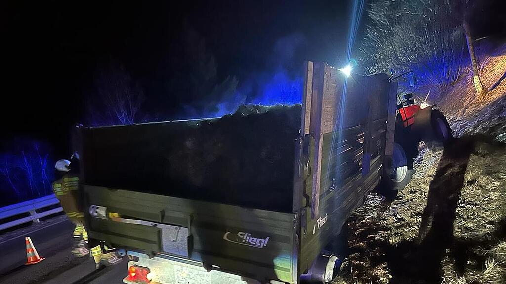 Traktor-Bergung auf B95 in Ramingstein
