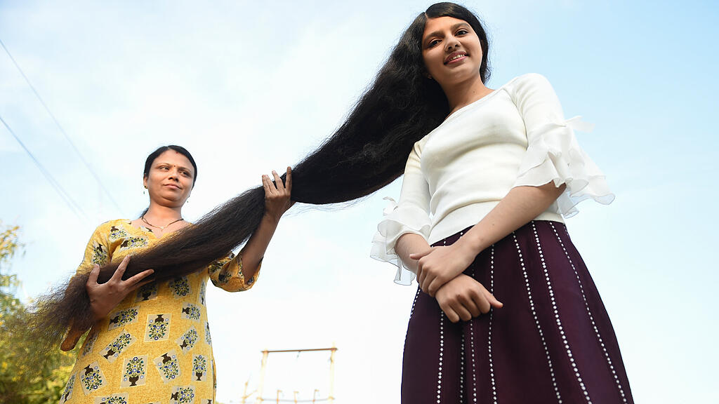 Nilanshi Patel, Haare
