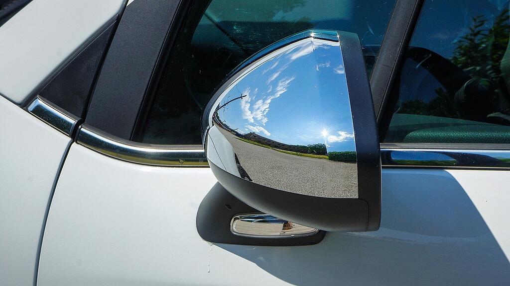 rearview-mirror-338480_1920.jpg