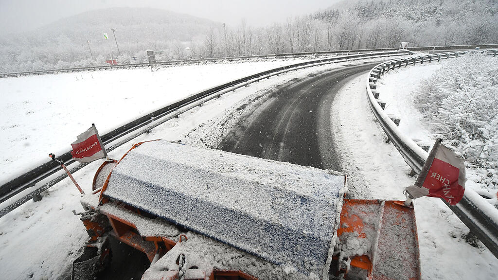 THEMENBILD WINTERDIENST  STREUDIENST  SCHNEERÄUMUNG =.jpg